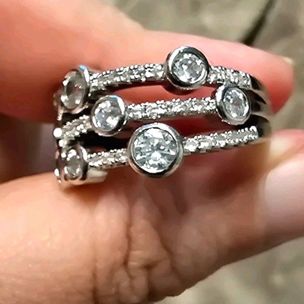 Size 8 silver and zirconia statement ring; NWOT - Picture 5 of 8